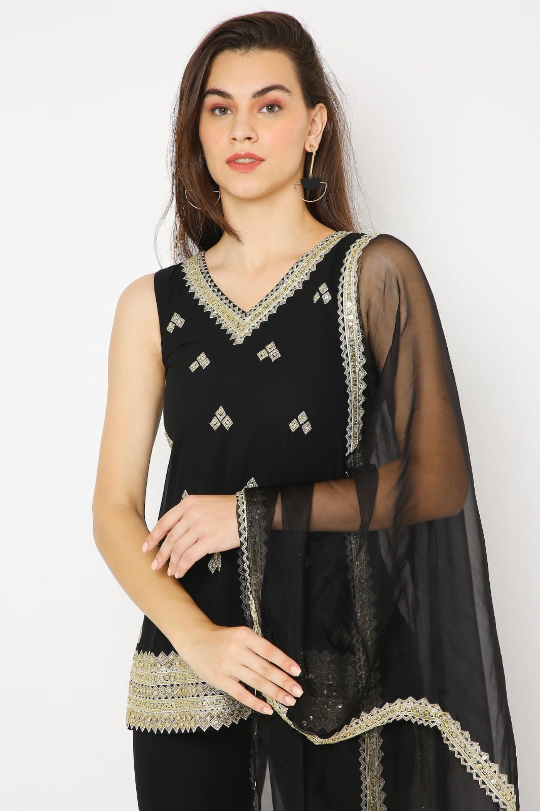 Black embroidered shararaset