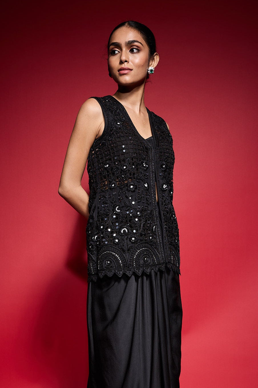 BLACK FLORAL EMBROIDERED CUTOWRK VEST