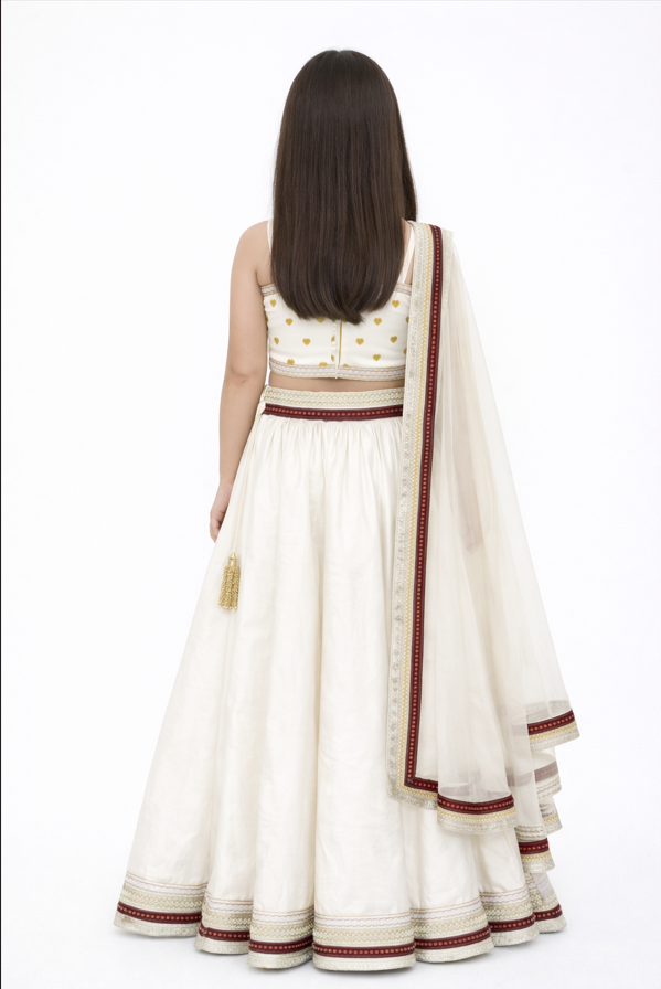 Off white lehengaset.