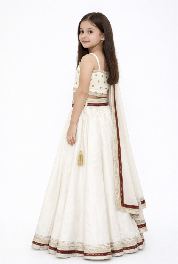 Off white lehengaset.