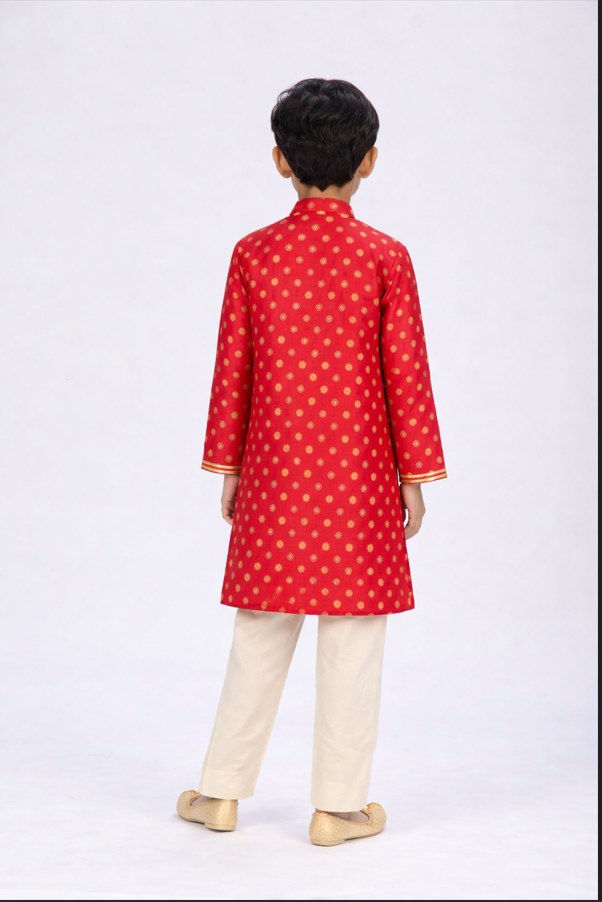 Red mela gota kurtaset.