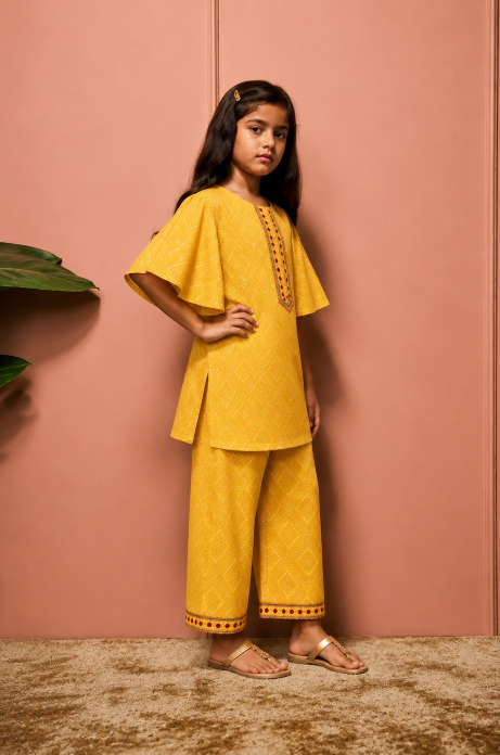 HALDI BANDHEJ FLUTTER SLEEVS CO-ORDSET.