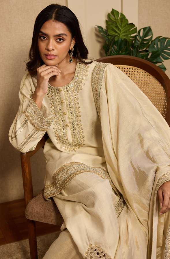 GOLD EMBROIDERED KURTASET WITH KHULA JAAL .