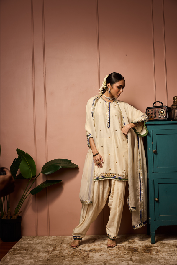 IVORY GOTA SIKKA EMBROIDERED KURTASET.