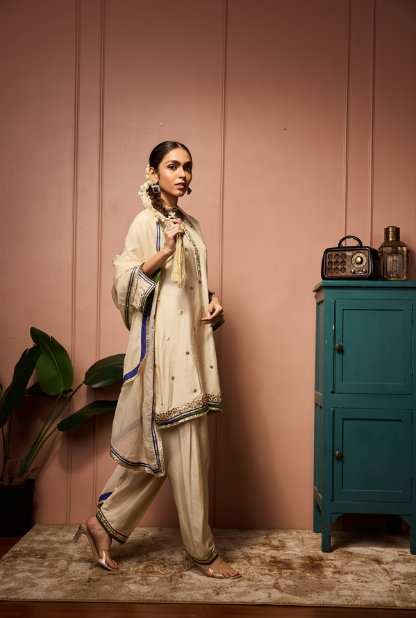 IVORY GOTA SIKKA EMBROIDERED KURTASET.