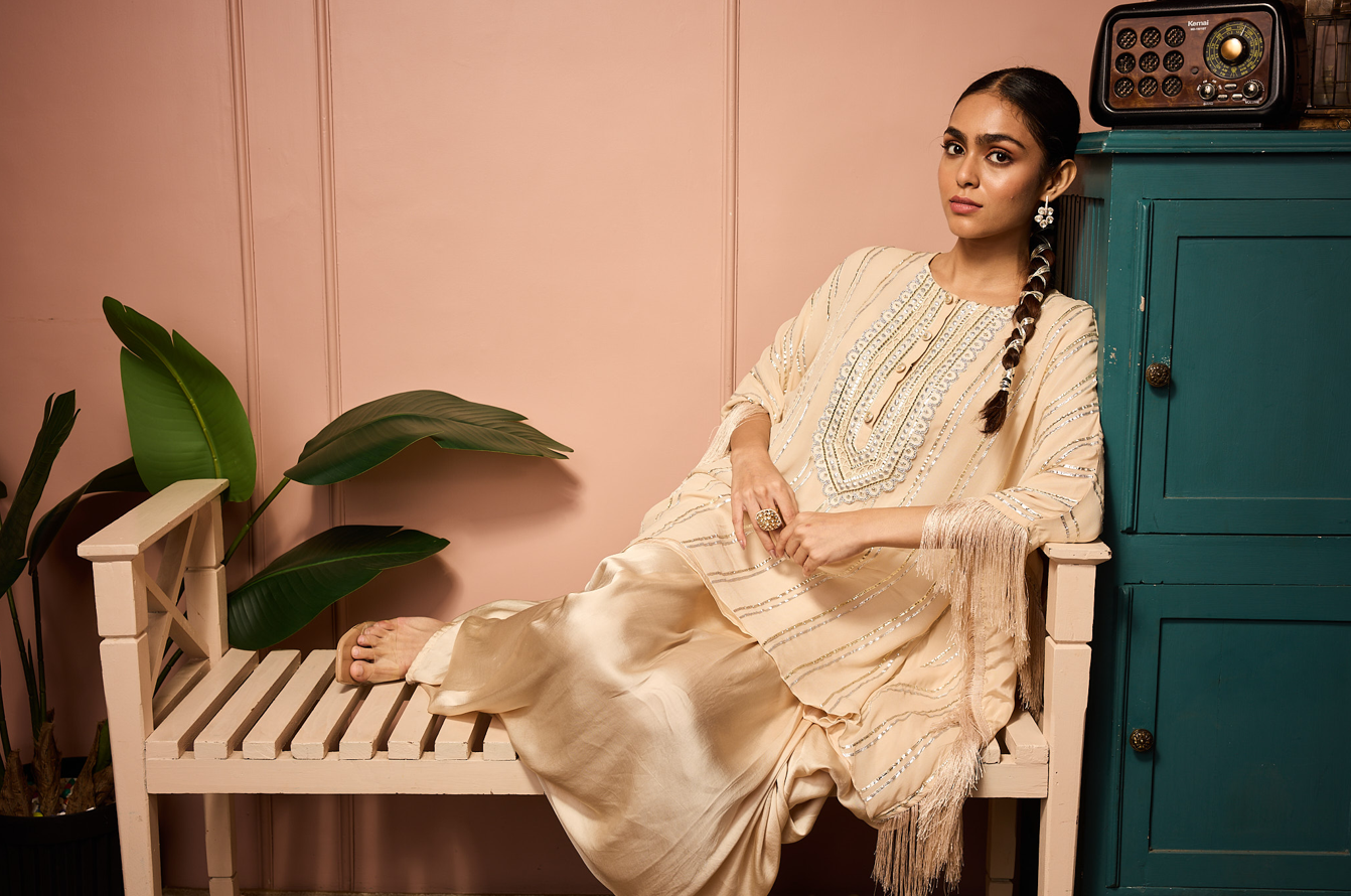 BEIGE GOTA STRIPE FRINGE KAFTANSET.