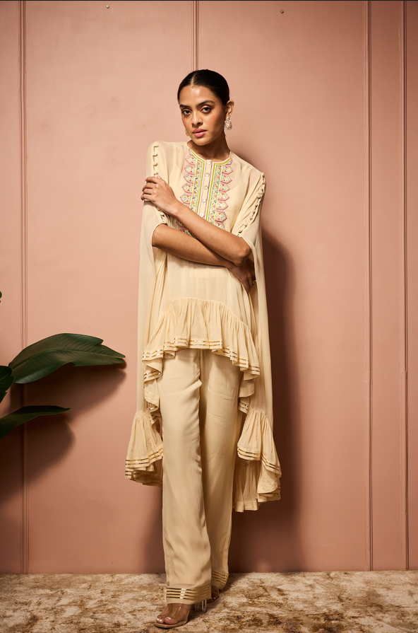 BEIGE RUFFLE CAPESET.