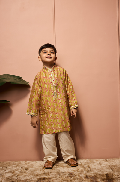 MEHENDI CHEVRON KURTASET.