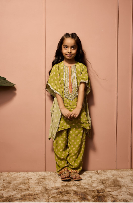 MEHENDI GREEN BANDHEJ KAFTANSET.