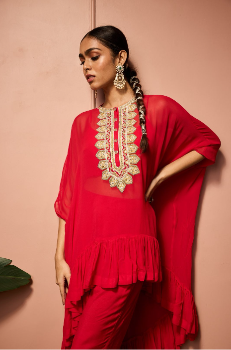RED RUFFLE CAPESET.
