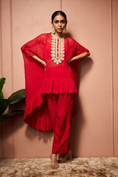 RED RUFFLE CAPESET.