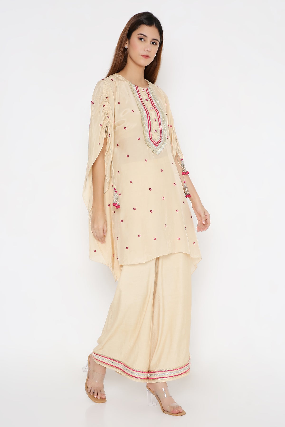 Beige embroidered kaftanset