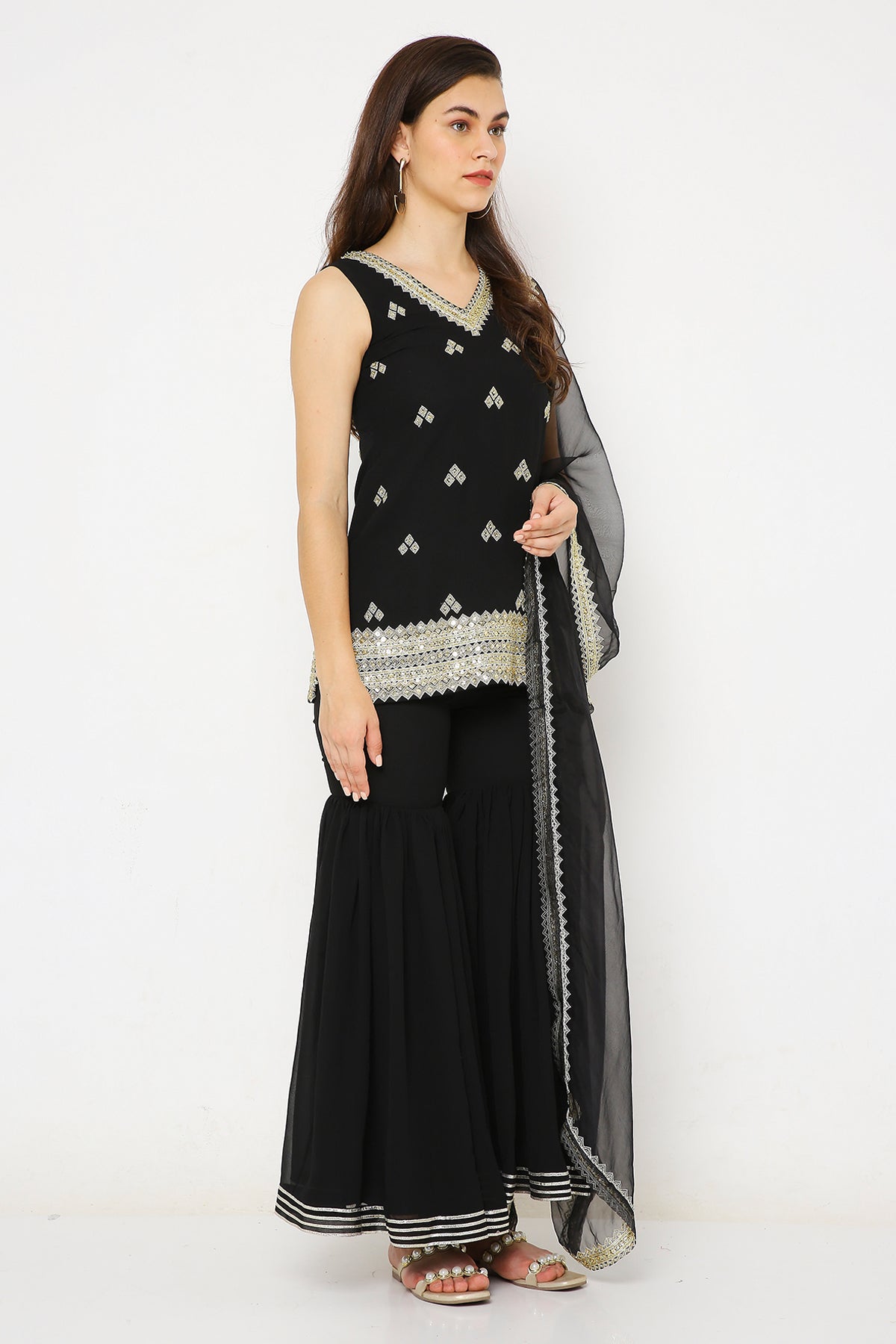 Black embroidered shararaset