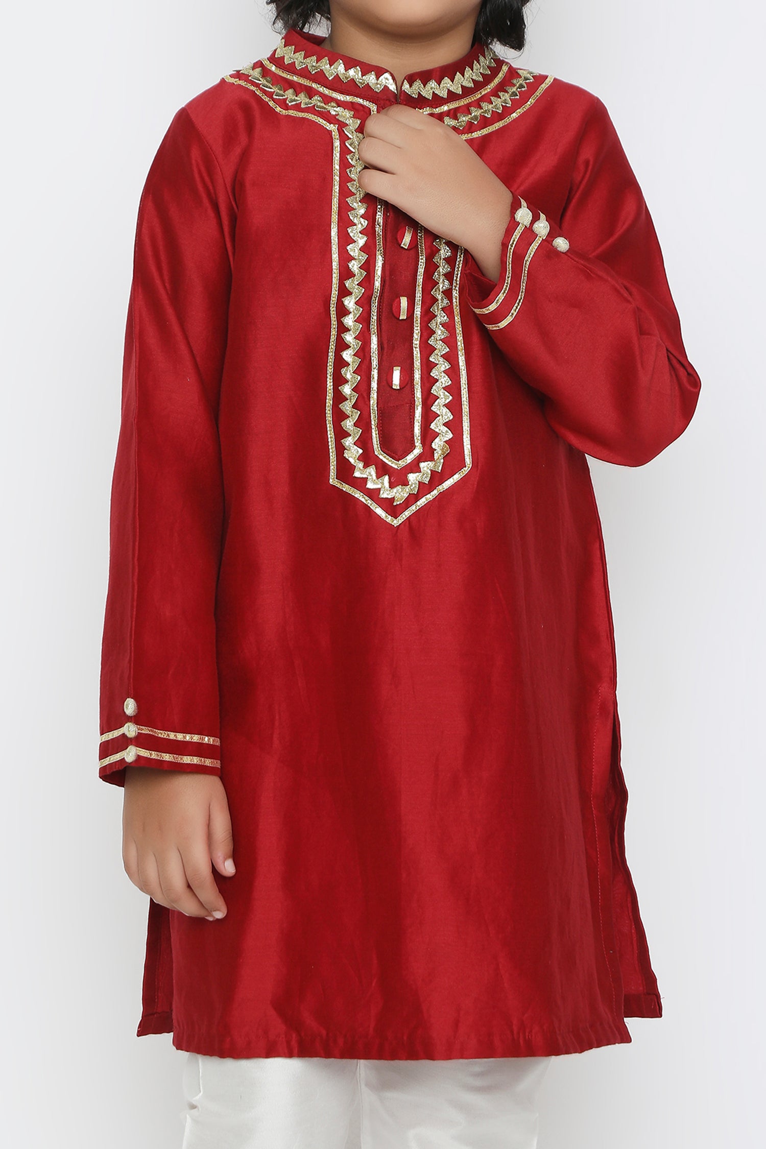 Maroon gota kurtaset.